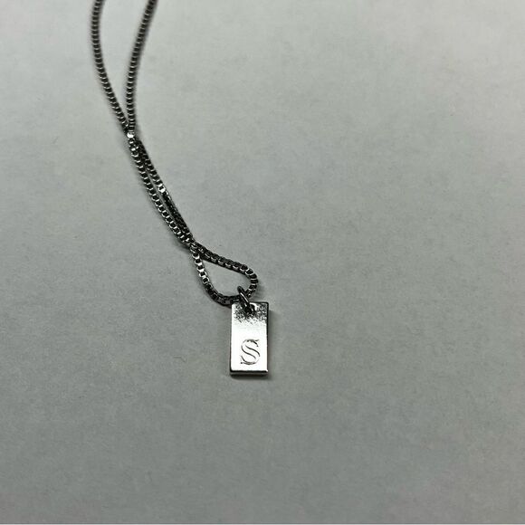 Silver plated Rectangular Tag letter “S” Engraving Pendant Necklace - Picture 5 of 14